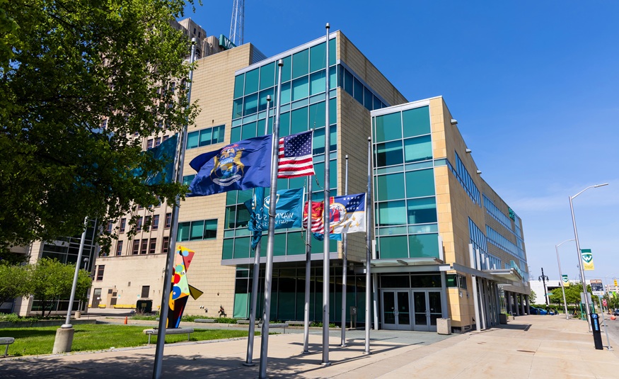 Failure to formally apply defeats discrimination and retaliation claims